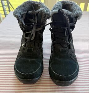 Columbia Black Ankle Boots with Soft Gray Interior